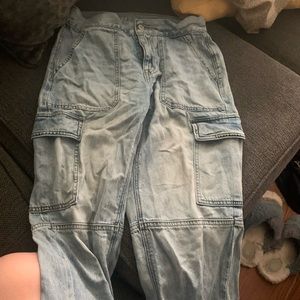 American Eagle women’s cargo jogger jeans used in great condition